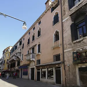 https://majestic-rialto-house.hotelinveneto.com